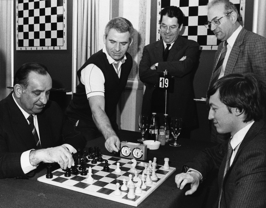 Kasparov leads 2-0 against arch rival Karpov